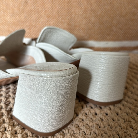 Pedro Garcia Beige Chain Detail Sandals - Picture 10 of 12